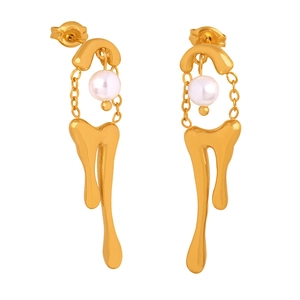 Pendientes vintage de titanio dorado con diseño de metal irregular y perla elegante