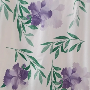 Robe dos nu de style chinois en soie blanche avec fleurs violettes et motifs de feuilles