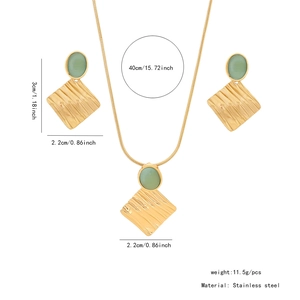 Detailed size chart for stainless steel geometric necklace set showing length and weight