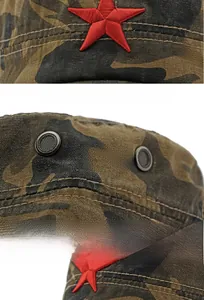 Detail van rood sterborduurwerk en metalen oogjes op de camouflage militaire pet
