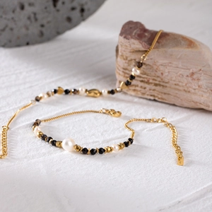 Elegant 18k gold plated stainless steel bracelet with natural pearls and black stones