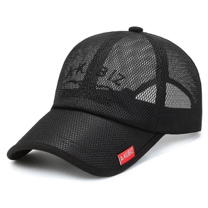 Breathable black mesh baseball cap for men with professional AKUBIZ embroidery details