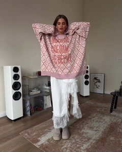 Detail shot of the oversized jacquard knit sweater with Russian text in a soft pink tone