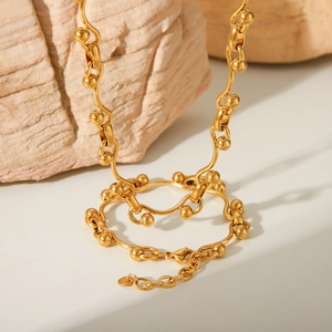 Golden stainless steel horseshoe buckle necklace with geometric link design and adjustable clasp