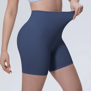 Détail du short de yoga bleu marine à taille haute montrant le tissu extensible sans couture