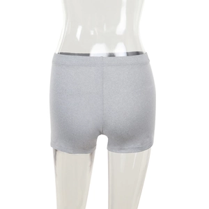 Vue détaillée de l'arrière d'un short gris à taille haute avec ceinture élastique souple