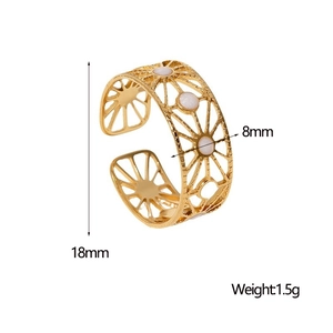 Detailed view of hollow geometric sun pattern ring with 18mm diameter and 1.5g weight