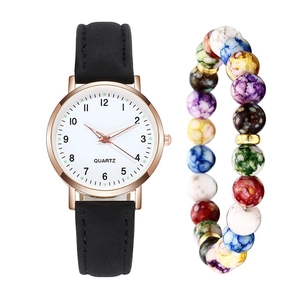Set orologio al quarzo luminoso con cinturino in pelle opaca e braccialetto di perline