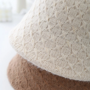 Chapeau cloche en tricot à carreaux pour femme en crème et marron, style mode