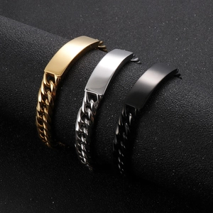 Tre bracciali da uomo a catena in acciaio inossidabile nei colori oro, argento e nero