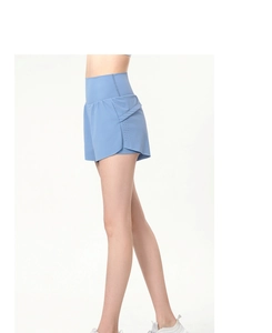 Détail du short de course bleu brume avec perforations laser et poche latérale