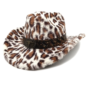Chapeau de cowboy en peluche léopard avec lanière en cuir et boucle de tête de taureau