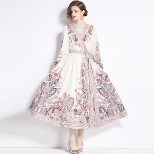 Boho-Maxikleid mit Paisley-Print, V-Ausschnitt, Langarm und Bindegürtel an der Taille