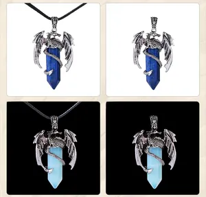 Vue détaillée du pendentif dragon en argent avec lapis-lazuli naturel et pierre d'opale