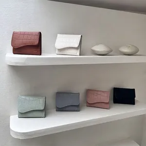 Portafoglio Corto Da Donna A Tre Ante Pelle PU Motivo Coccodrillo Scomparti Per Carte Tasca Per Monete Patta Curva Moda
