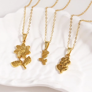 Flower Pendant Necklace 18K Gold Plated Sunflower Rose Sweet Pastoral Style Elegant Accessory For Women