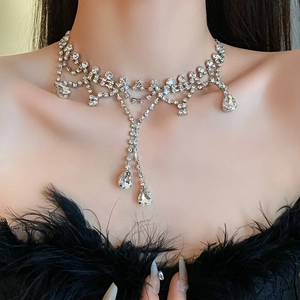 Elegant Faux Artificial Pearl Necklace Rhinestone Butterfly Pendant Clavicle Chain Jewelry For Women Vintage Luxury Style Choker