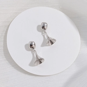 Minimalist S925 sterling silver trumpet shaped pearl earring drop on white display stand