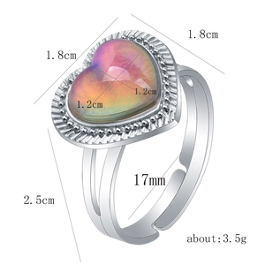 Detailed size chart of vintage heart-shaped mood ring with silver textured adjustable band