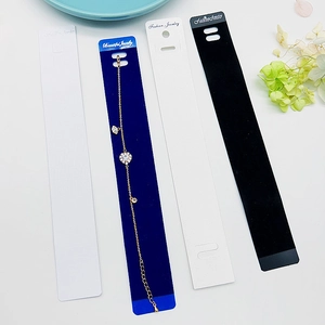 Biglietti da esposizione per gioielli in PVC nero, blu e bianco con bracciale di moda