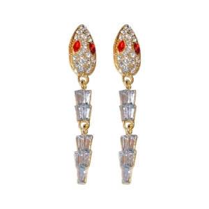 Vintage goldene Schlangenohrringe mit weißen Diamanten und roten Edelsteinaugen Design