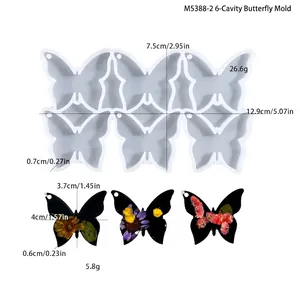 Vista detallada del molde de silicona de mariposa con medidas y colgantes de resina floral