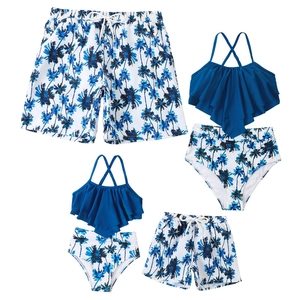 Ensemble de maillots de bain famille avec imprimé palmier et hauts de bikini bleu marine