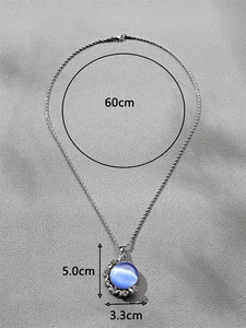 Vue détaillée d'un collier vintage en pierre bleue avec chaîne argentée et dimensions indiquées
