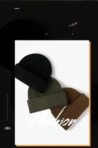 Detail von Strickmützen in Schwarz, Dunkelgrün und Braun mit vertikaler Rippenstruktur