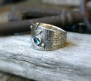 Vintage silver dragonfly ring with textured leaf relief and faceted blue gemstone