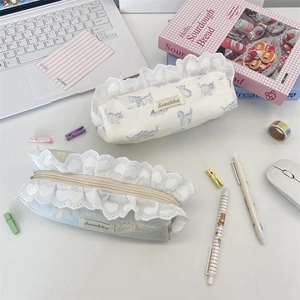 Lace-trimmed cat print canvas pencil case with large capacity and zipper closure