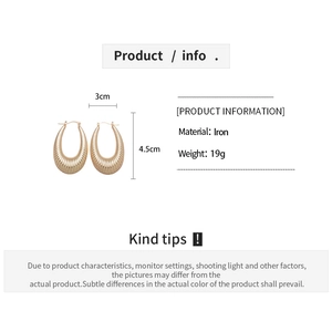 Detail of gold U-shaped teardrop earrings with vertical stripe texture and measurements