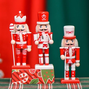 Trois casse-noisettes en bois de 15cm pour décoration de Noël en rouge et blanc