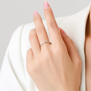 Elegant S925 sterling silver V-shaped wave ring with shimmering micro-paved zircons