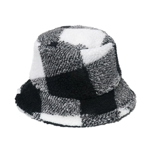 Cappello da pescatore a scacchi bianchi e neri in peluche stile britannico autunno inverno