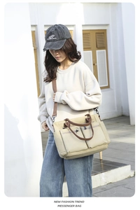 Khaki Segeltuch Umhängetasche mit Multi-Taschen-Design im lässigen Streetstyle-Look