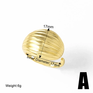 Detailed view of 18k gold plated irregular heart ring with dimensions and 6g weight