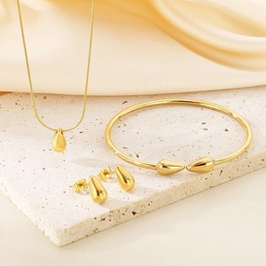 Ensemble de bijoux goutte d'eau en acier inoxydable plaqué or 18K avec collier et bracelet