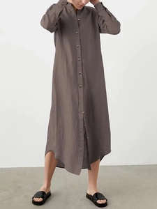 Elegante abito a camicia marrone scuro a maniche lunghe con orlo asimmetrico da donna