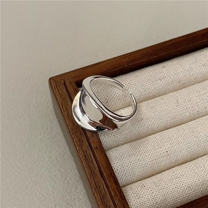 Minimalist S925 sterling silver irregular saddle ring with an adjustable open design