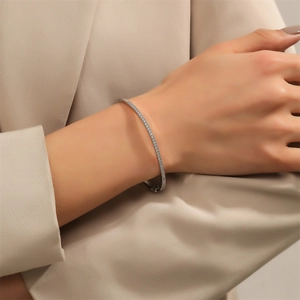 Classic gold-plated bangle with micro-p鑲 zicons on a neutral fabric background