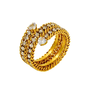 Macro view of 18K gold-plated ring with intertwined chains and heart-shaped zircon detail