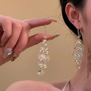 Boucles d'oreilles pendantes à franges cœur en cristal avec zircon argenté et perles