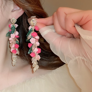 Sweet acrylic flower crystal fringe earrings with pink resin petals and silver needle