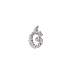 Colgante letra G plateada con diseño trenzado en acero inoxidable minimalista