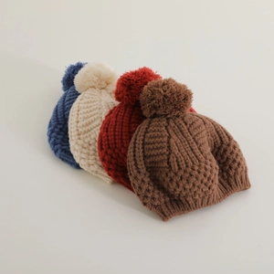 Béret tricoté d'hiver pour filles avec grand pompon en plusieurs couleurs