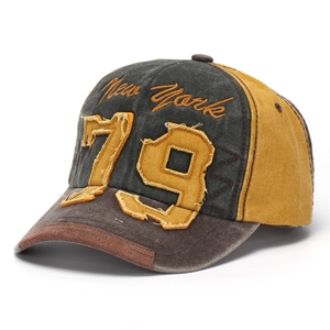 Detailansicht der Vintage-Baseballkappe mit New York-Stickerei und 79er-Patch aus Baumwolle