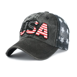 Détail de la broderie USA sur la casquette de baseball en mesh gris délavé