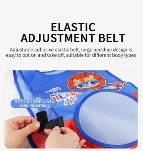 Detail van verstelbare elastische banden en klittenband op het sportvest voor kids