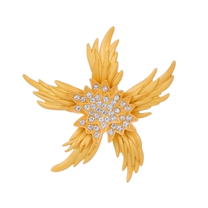 Luxury vintage starfish brooch with golden finish and sparkling zircon stones for blazer